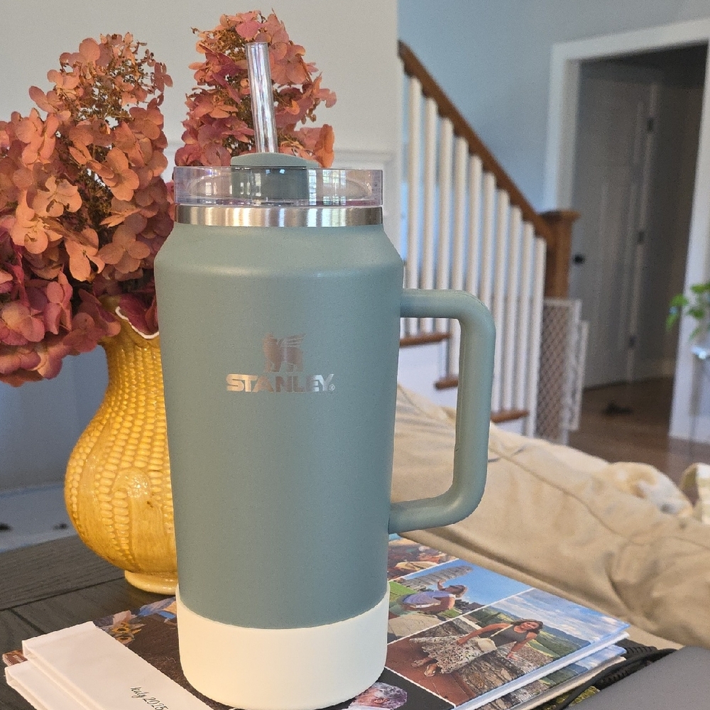 Stanley 64 Oz Tumbler with Handle In Color Shale